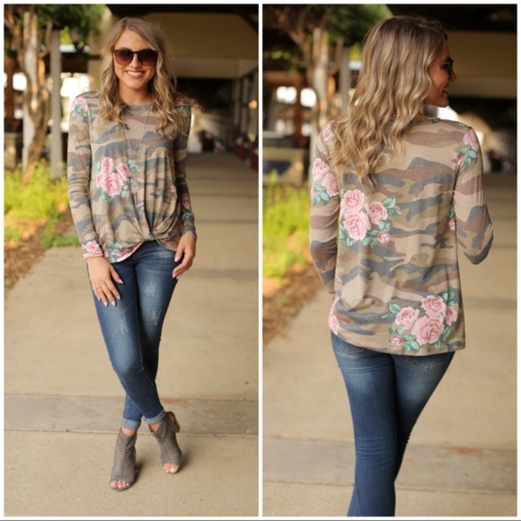 ❤️Camo and Floral Print Tuck Front Top - Picture 2 of 2